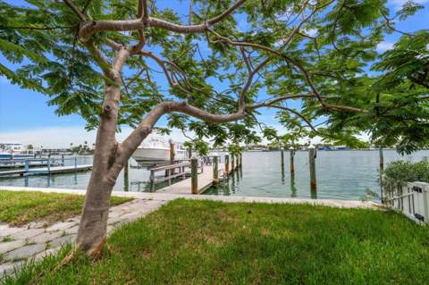 8405 Bayshore Drive, Treasure Island FL - photo 15 of 53