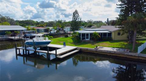 318 Circle Drive, Palm Harbor FL - photo 15 of 38