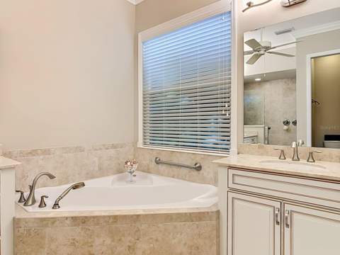 8461 Bridgeport Bay Circle, Mount Dora FL - photo 18 of 44