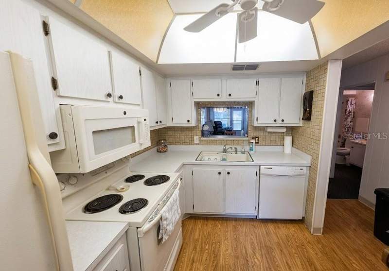 2 bedroom Condominium at 601 N Hercules Avenue #1205, Pinewood Village Condo, Clearwater — photo 5