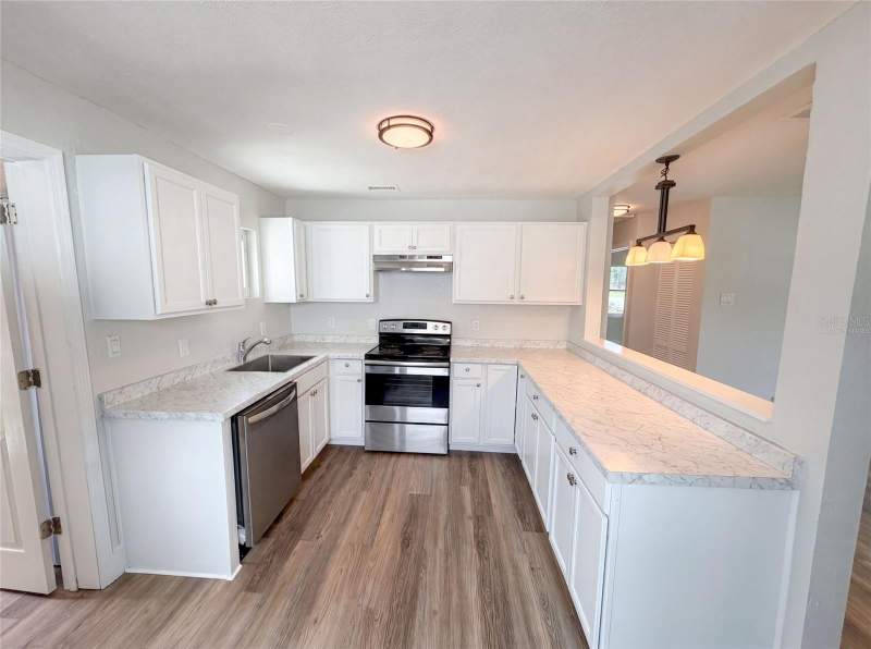 2 bedroom Single Family Residence at 2596 38th Avenue, Coolidge Park, St Petersburg — photo 2