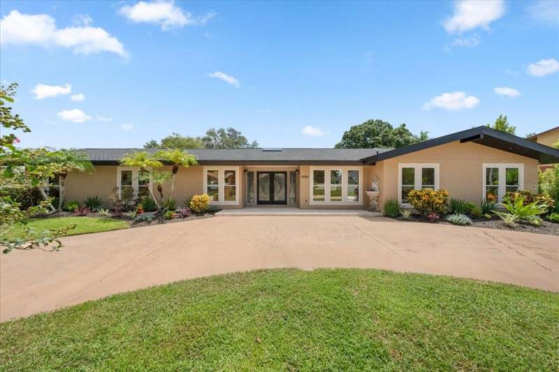 4 bedroom Single Family Residence at 1701 Allens Creek Drive, Sharon Oaks Estates Rep, Clearwater — photo 2