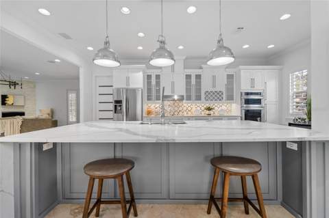 4802 W Beachway Drive, Tampa FL - photo 8 of 47