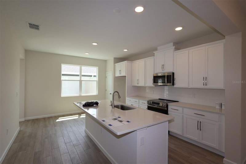 3 bedroom Townhouse at 1417 Hyde Street, Center Lake On The Park, St Cloud — photo 2