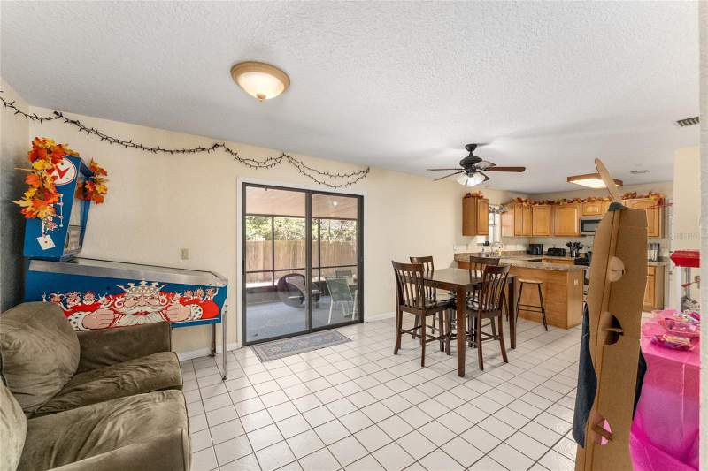 3 bedroom Single Family Residence at 3025 W University Avenue, Black Acres, Gainesville — photo 5