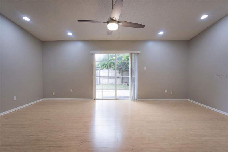 2 bedroom Townhouse at 102 Oakridge Court, Hidden Lake Villas Ph 5, Sanford — photo 3