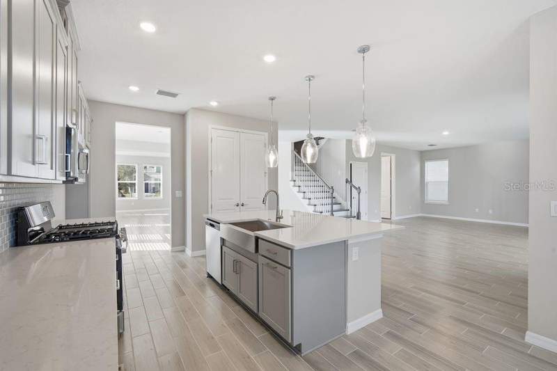 5 bedroom Single Family Residence at 1678 Trailhead Lane, Hammock At Two Rivers, Zephyrhills — photo 5