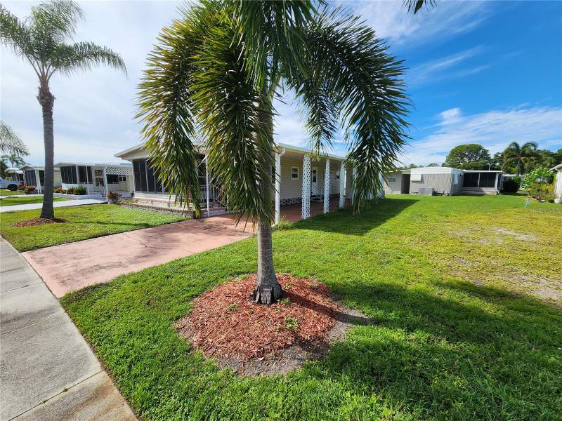 2 bedroom Mobile Home at 5408 Chateau Lane, Chateau Village Co-Op, Bradenton — photo 4