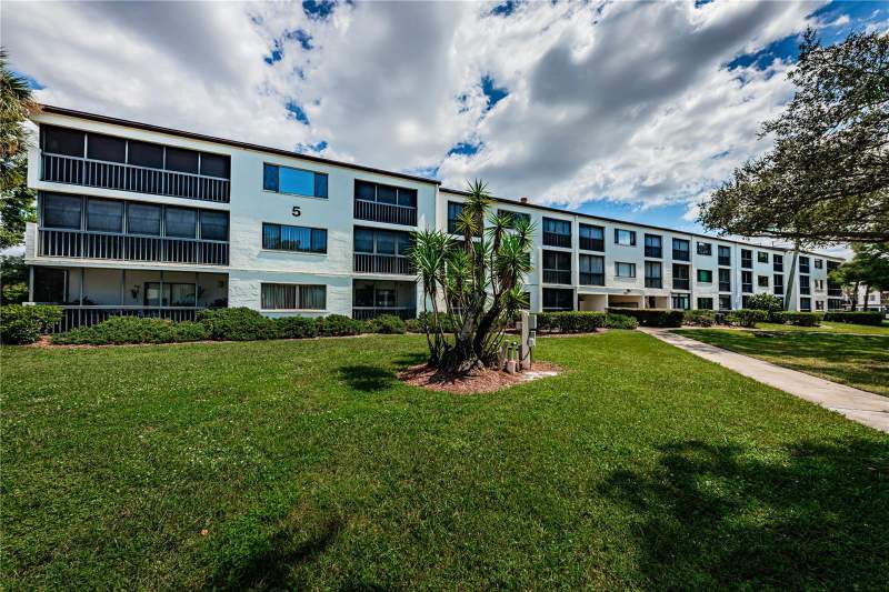 2591 COUNTRYSIDE BOULEVARD #5106 home for sale in Inverness Condo