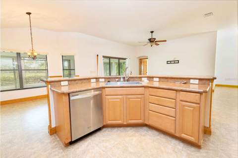 6014 W SR 44, Lake Panasoffkee FL - photo 11 of 53