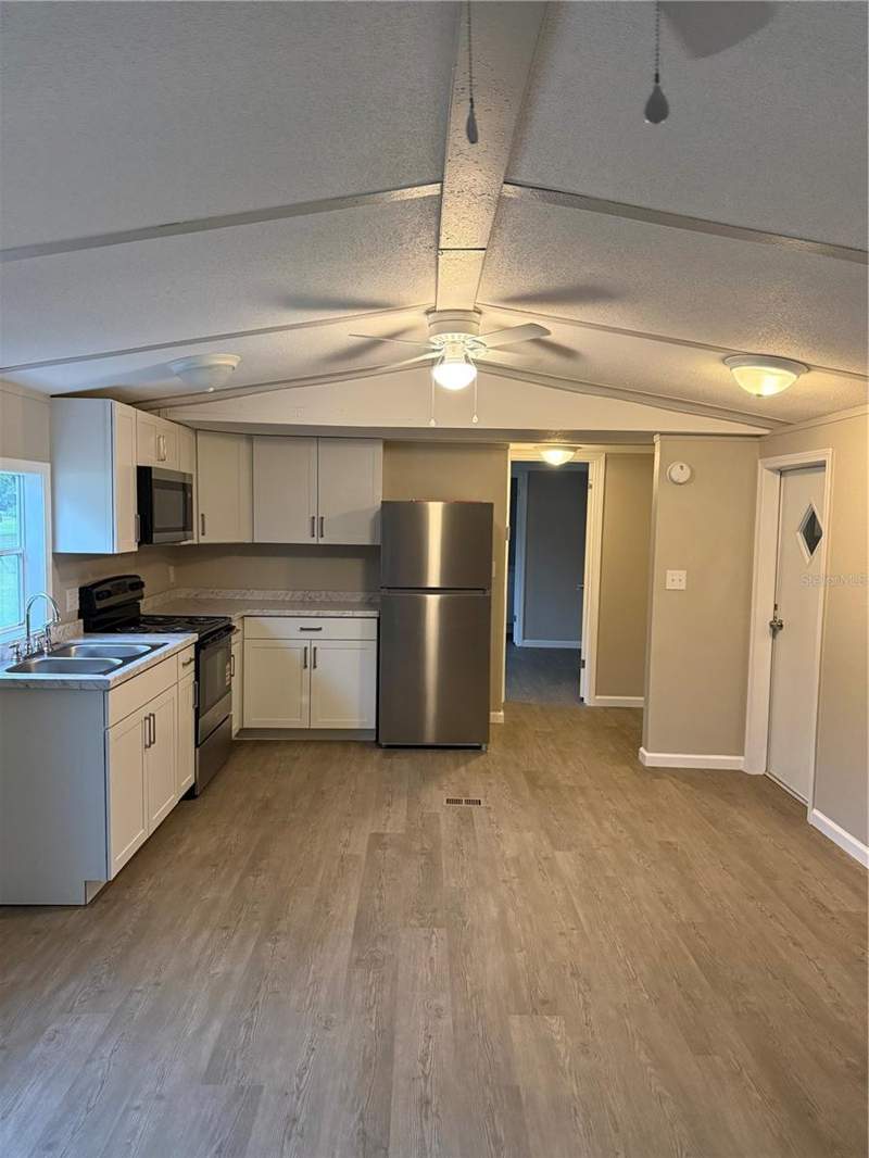 2 bedroom Manufactured Home at 9195 SE 142nd Place, Little Lake Weir, Summerfield — photo 2