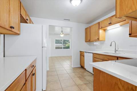 1240 Highland Street, Sarasota FL - photo 10 of 36