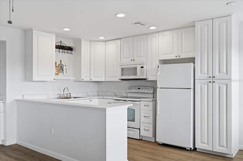1 bedroom Condominium at 1001 77th Avenue #307, Winston Gateway Assoc Inc Condo, St Petersburg — photo 5