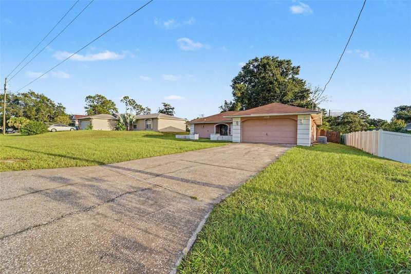 3 bedroom Single Family Residence at 12222 Legend Street, Spring Hill Unit 16 Blk 1058 Lot 3, Spring Hill — photo 5