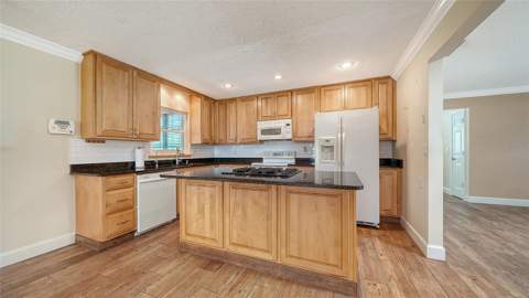 4090 Groveland Avenue, Sarasota FL - photo 7 of 24