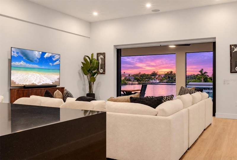 4 bedroom Single Family Residence at 3920 Roberts Point Road, Siesta Rev Of, Sarasota — photo 5