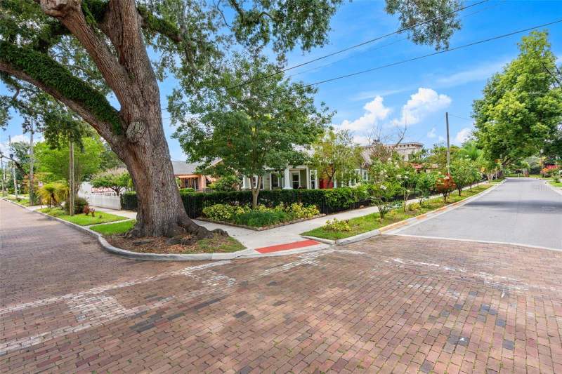 3 bedroom Single Family Residence at 900 E PINE STREET, FISHBACK ADD, ORLANDO — photo 2