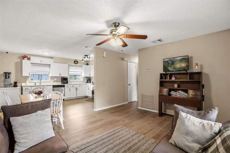 4 bedroom Single Family Residence at 7008 Holly Street, Zellwood Partners Sub, Mount Dora — photo 4