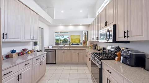 8009 Hampton Court, University Park FL - photo 8 of 67