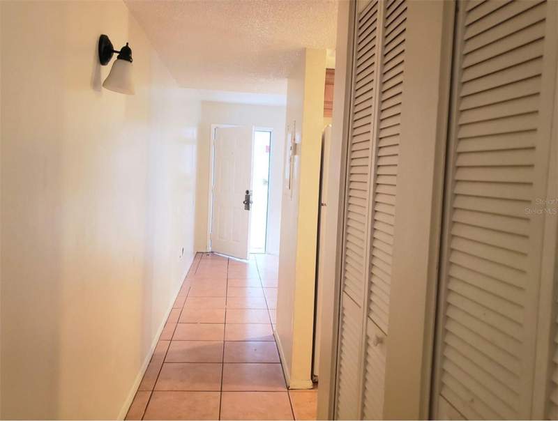 1 bedroom Condominium at 7100 Waterside Drive, Waterside Condo I, Tampa — photo 3