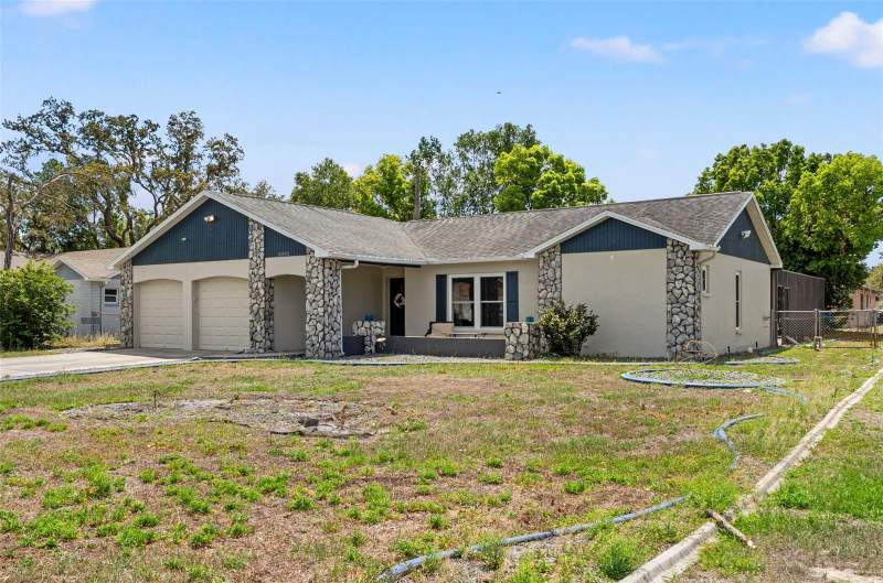 4 bedroom Single Family Residence at 8392 Camphor Drive, Forest Oaks, Spring Hill — photo 2
