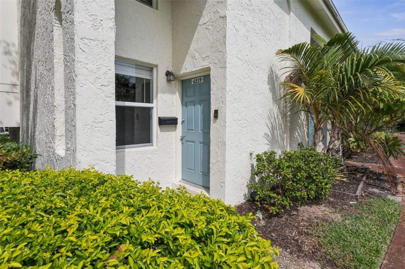2 bedroom Townhouse at 4219 La Sorrento Court, Tampa Villas South Unit 2, Tampa — photo 2
