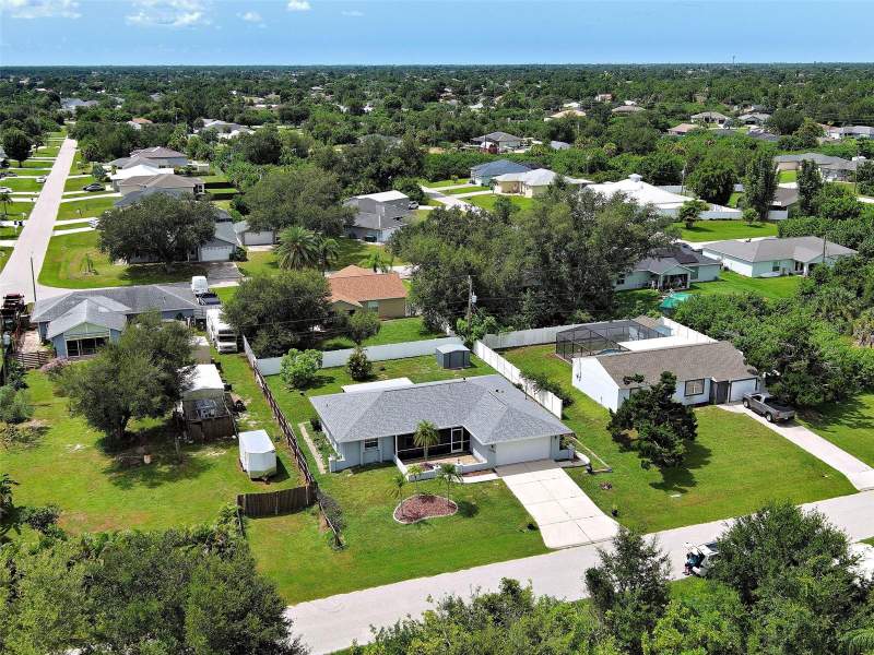 2 bedroom Single Family Residence at 11081 Magdalena Avenue, Port Charlotte Sec 065, Englewood — photo 3