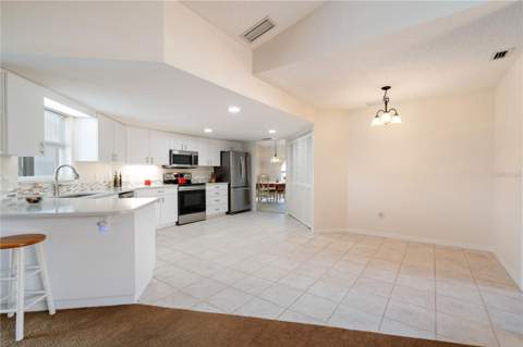 5628 Cynthia Lane, Sarasota FL - photo 12 of 59