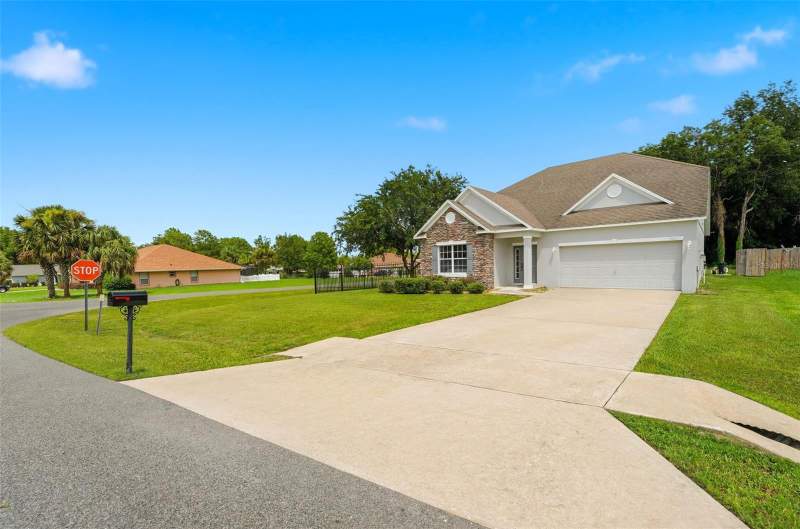 5 bedroom Single Family Residence at 11661 SW 56th Terrace, Kingsland Country Estates, Ocala — photo 2