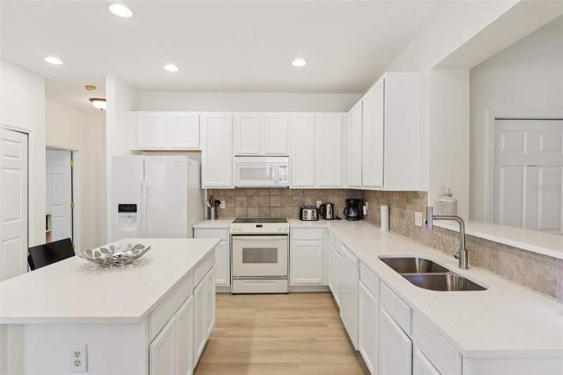 4 bedroom Single Family Residence at 334 Orange Cosmos Boulevard, Watersong Ph 01, Davenport — photo 3
