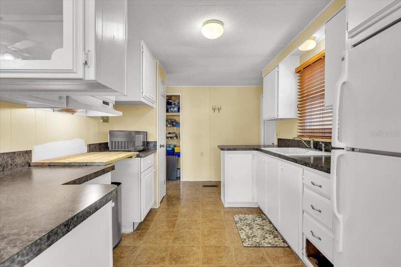 2 bedroom Mobile Home at 24437 Harborview Road #27, Mary Lu Mhp, Port Charlotte — photo 5