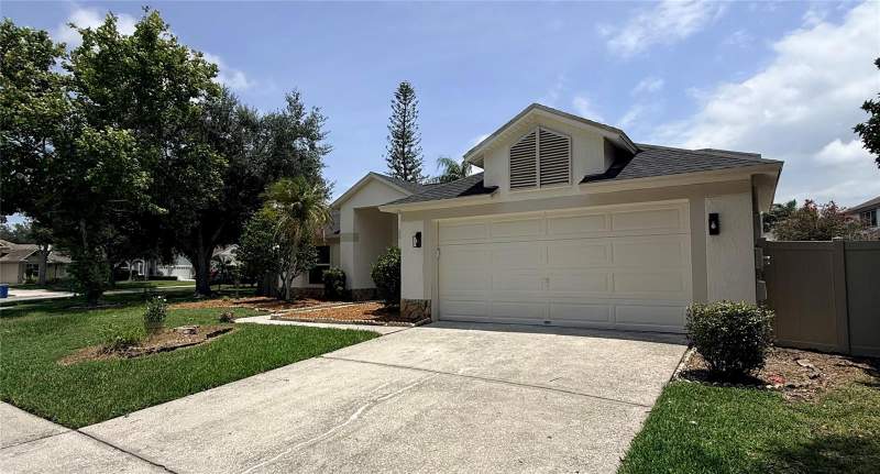 4 bedroom Single Family Residence at 9207 Mill Circle, Cross Creek Unit 1, Tampa — photo 2