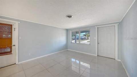 5529 Nutmeg Avenue, Sarasota FL - photo 7 of 33