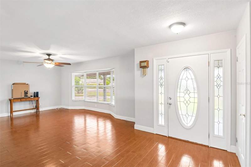 4 bedroom Single Family Residence at 4301 50th Terrace, Maximo Moorings, St Petersburg — photo 3
