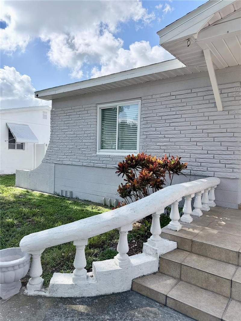 3 bedroom Single Family Residence at 4320 Yardley Avenue, Leslee Heights Sub Sec 2, St Petersburg — photo 2
