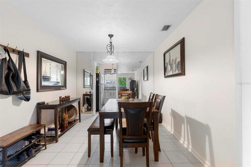 2 bedroom Condominium at 4376 LAKE UNDERHILL ROAD #C, PLANTATION APTS ORLANDO, ORLANDO — photo 4