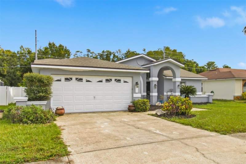 3 bedroom Single Family Residence at 9719 Lomalinda Court, Hunters Ridge, New Port Richey — photo 2