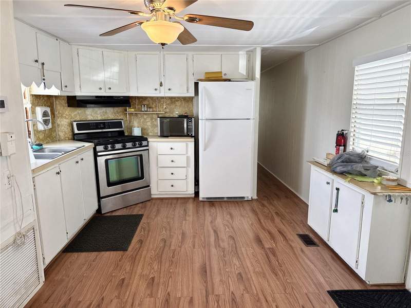 2 bedroom Mobile Home at 425 Mount Piney Avenue #681, Mobel Americana Mobile Home Park Unrec, St Petersburg — photo 4