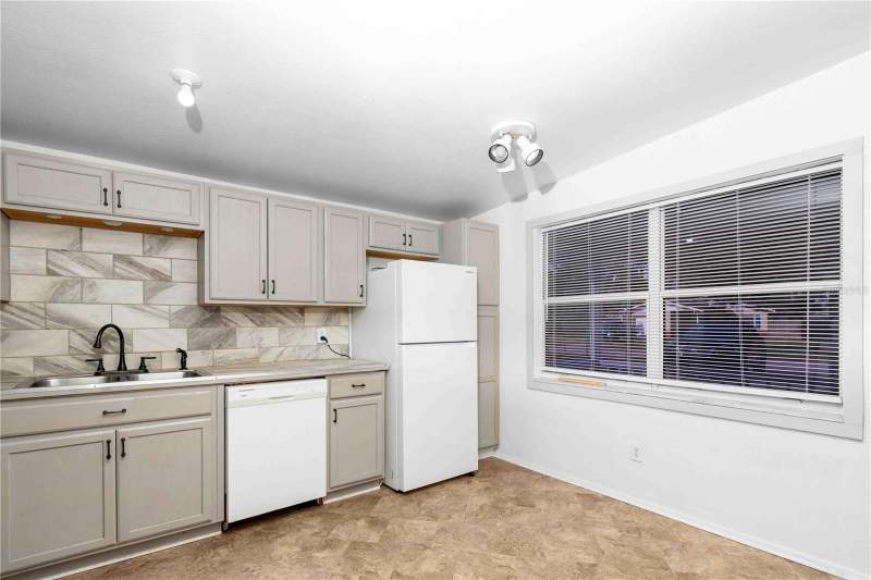 3 bedroom Single Family Residence at 6382 81ST AVENUE, AVON DALE, PINELLAS PARK — photo 3
