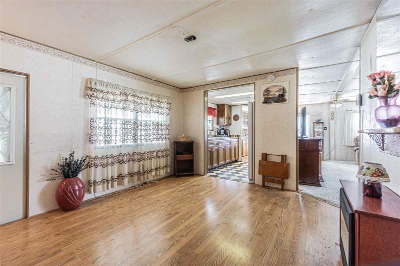 3 bedroom Mobile Home at 37544 Attica Avenue, Valleydale Acres, Zephyrhills — photo 5