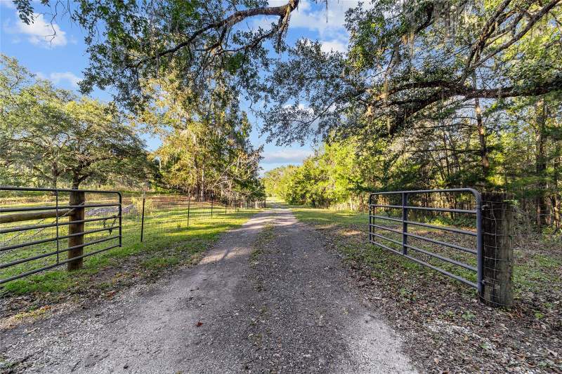 4 bedroom Single Family Residence at 2821 SE 80th Street, Ocala, Ocala — photo 4