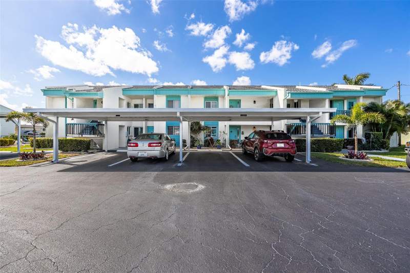 2 bedroom Townhouse at 1322 SE 40th Street #2, Harbour Castle Condo, Cape Coral — photo 3
