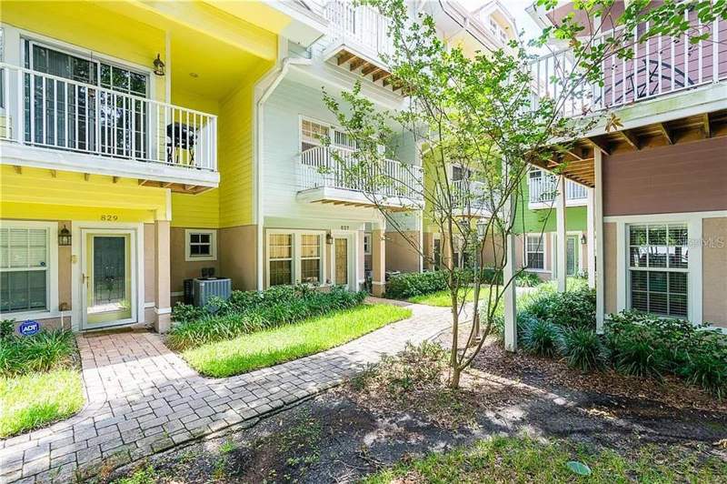 3 bedroom Townhouse at 827 Grove Street, Round Lake Chalet, St Petersburg — photo 3