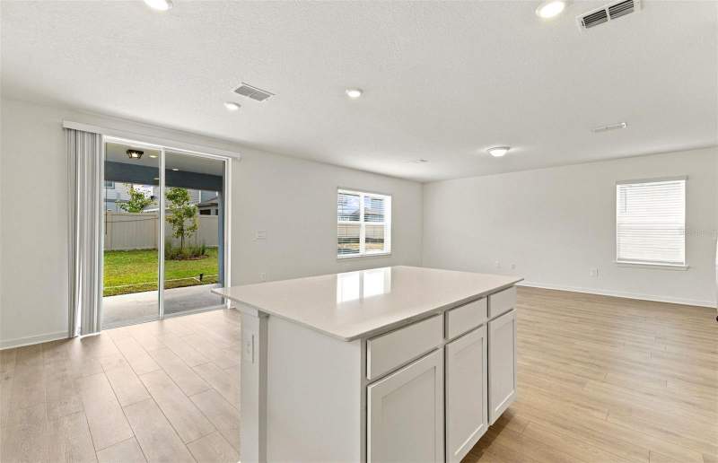 4 bedroom Single Family Residence at 1543 Hartridge Court, Silverlake Phase 2, Lake Alfred — photo 3