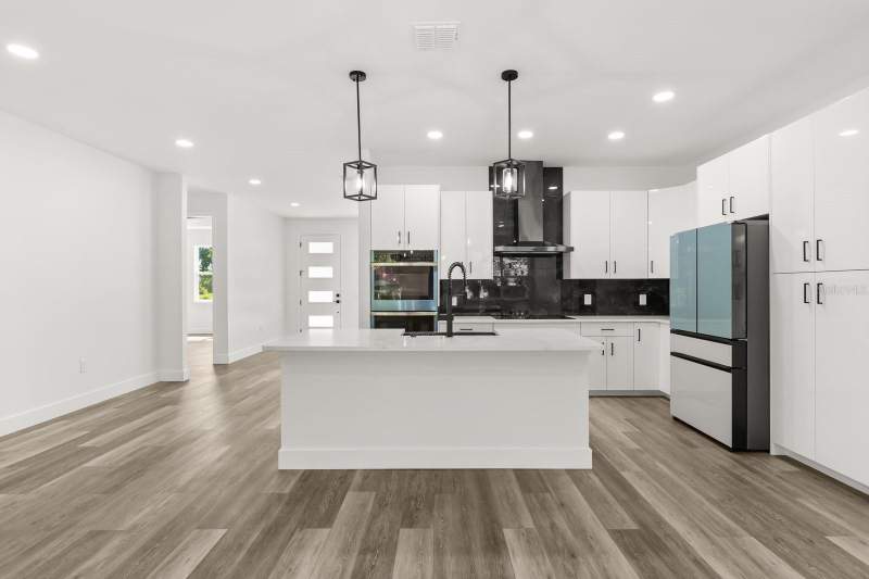 4 bedroom Single Family Residence at 321 Water Shore Drive, Leesburg Waters Edge Sub, Leesburg — photo 4