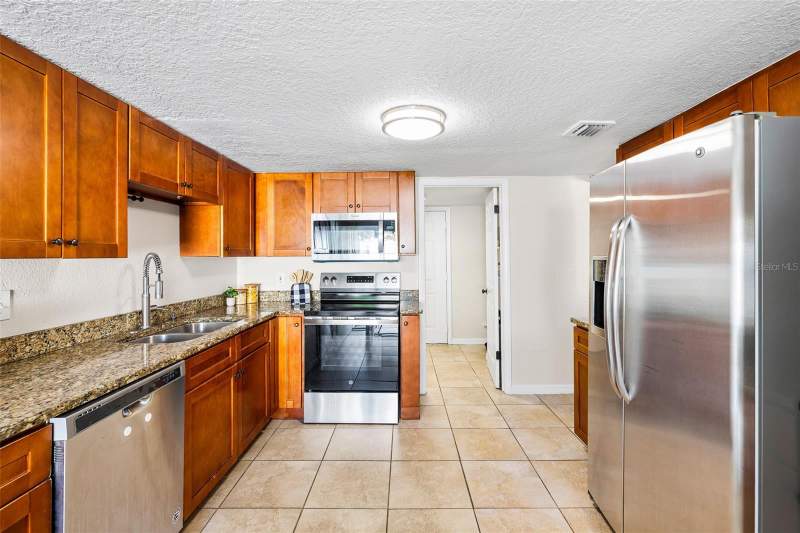 3 bedroom Townhouse at 7256 Moffatt Lane, Townhouses At Bonnie Bay Condo, Pinellas Park — photo 4