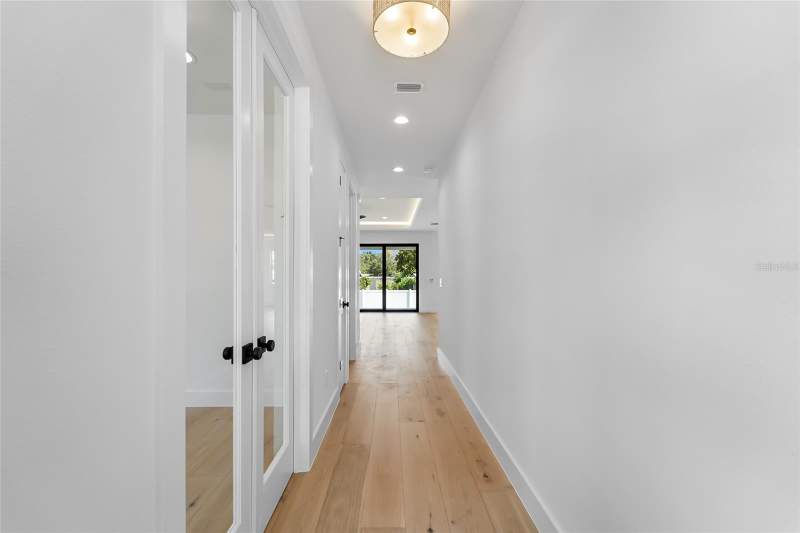 5 bedroom Single Family Residence at 4719 W WYOMING AVENUE, GANDY GARDENS 7, TAMPA — photo 3