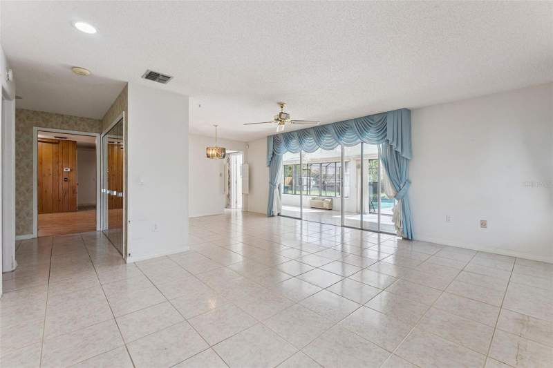 4 bedroom Single Family Residence at 6441 Marlberry Drive, Sand Lake Hills Sec 06, Orlando — photo 4