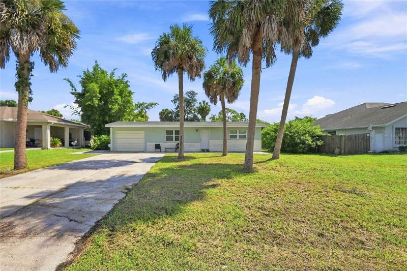 3 bedroom Single Family Residence at 2618 Lakeshore Circle, Port Charlotte Sec 18, Port Charlotte — photo 2