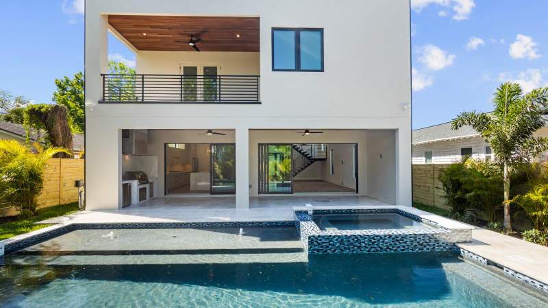 2608 N RIDGEWOOD AVENUE home for sale in Suburb Royal